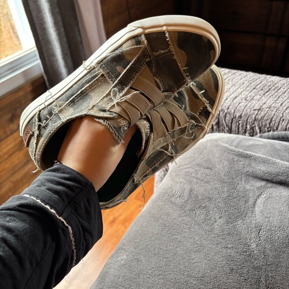 Blowfish Malibu Camo Slip On Sneakers Size 8.5 - Picture 9 of 11